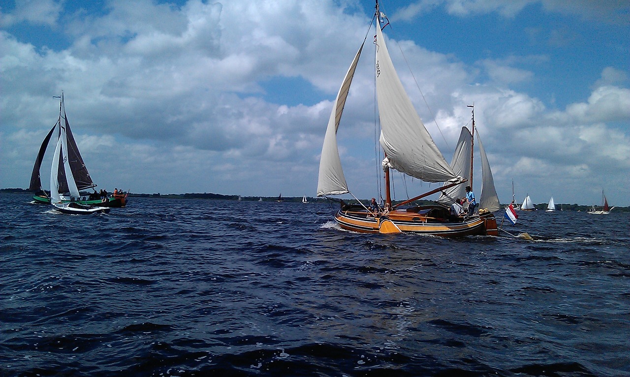 giethoorn boat sailing free photo