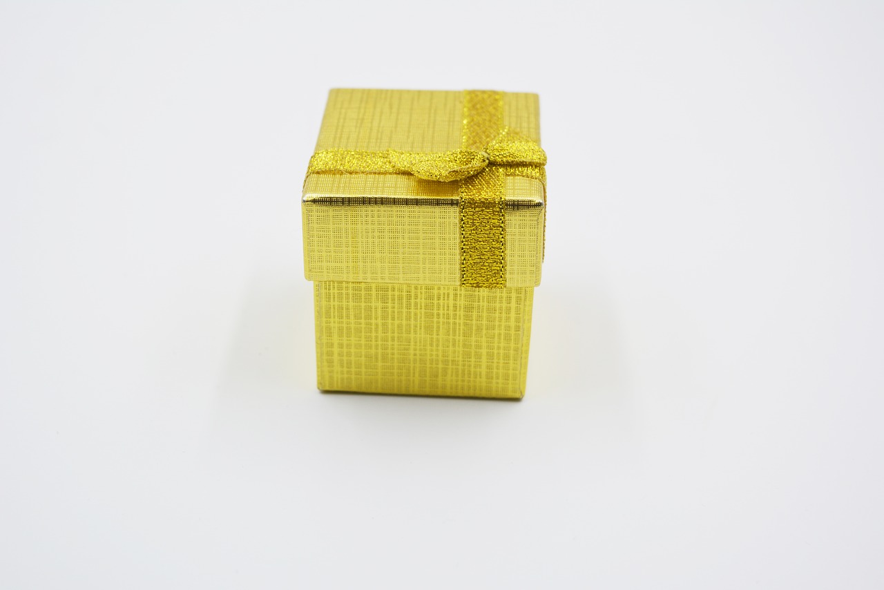 gift box gold gift free photo