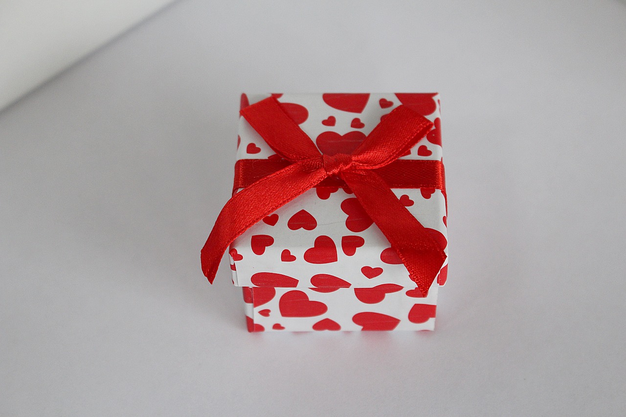 gift box gift valentine's gift free photo