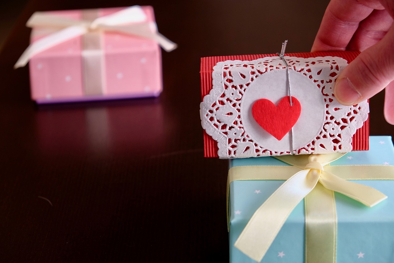 gifts  valentine day  boxes free photo