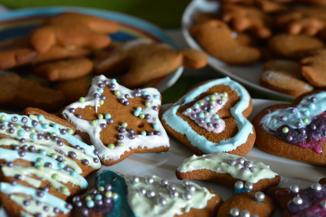 gingerbread burning decorating free photo