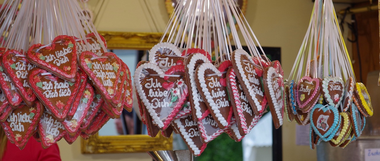 gingerbread heart love free photo