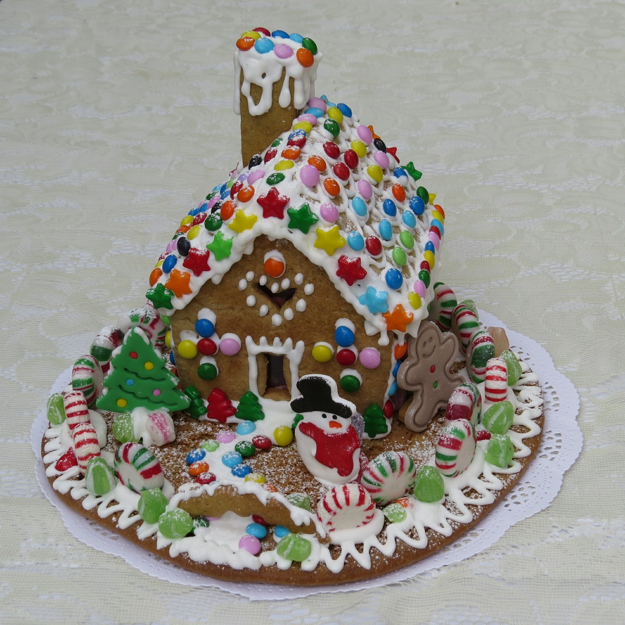 gingerbread house pastry gingerbread free photo