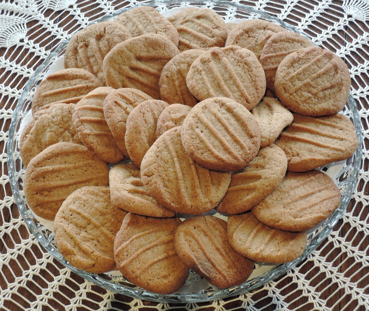 gingersnap cookies molasses traditional free photo