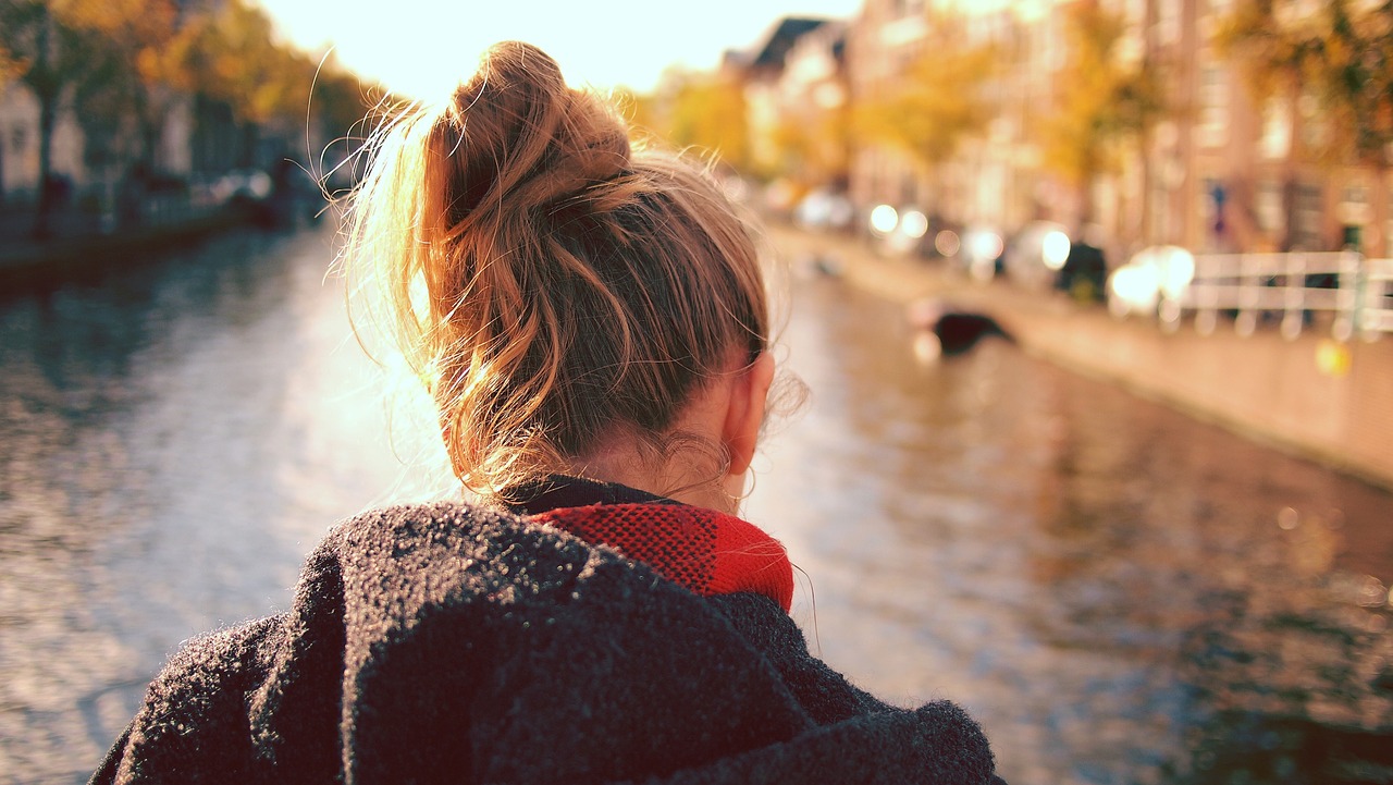 girl viewing water free photo