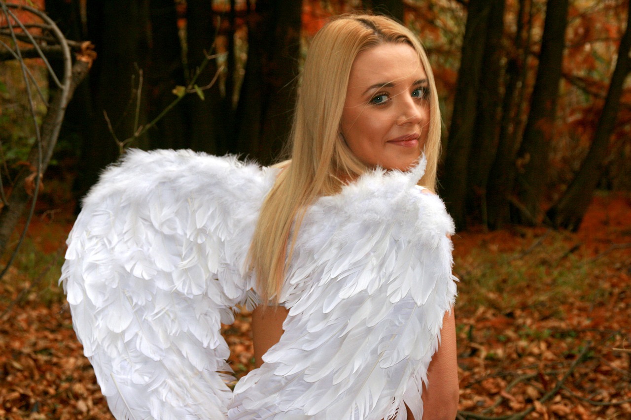 girl angel autumn free photo