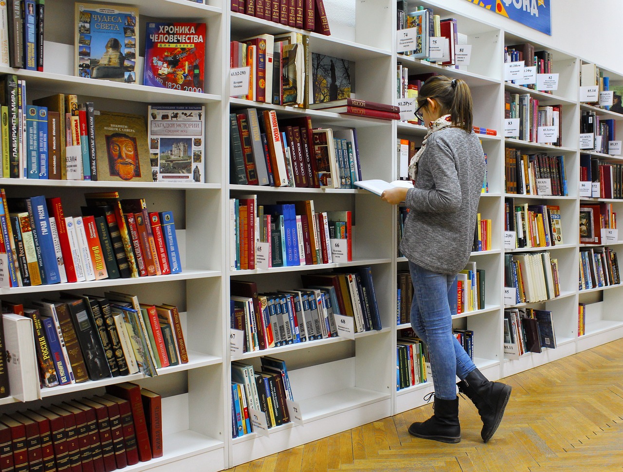 girl library books free photo