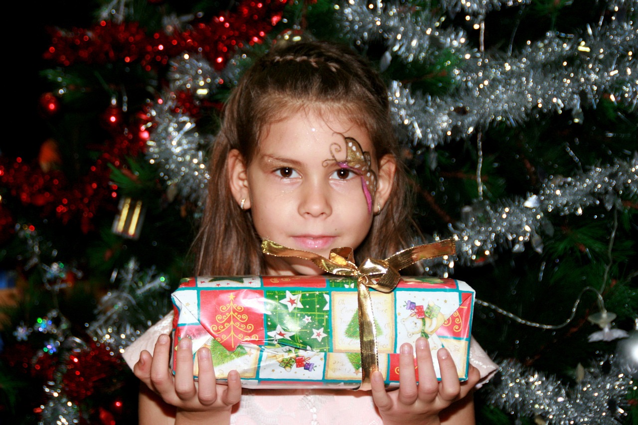 girl gift christmas tree free photo