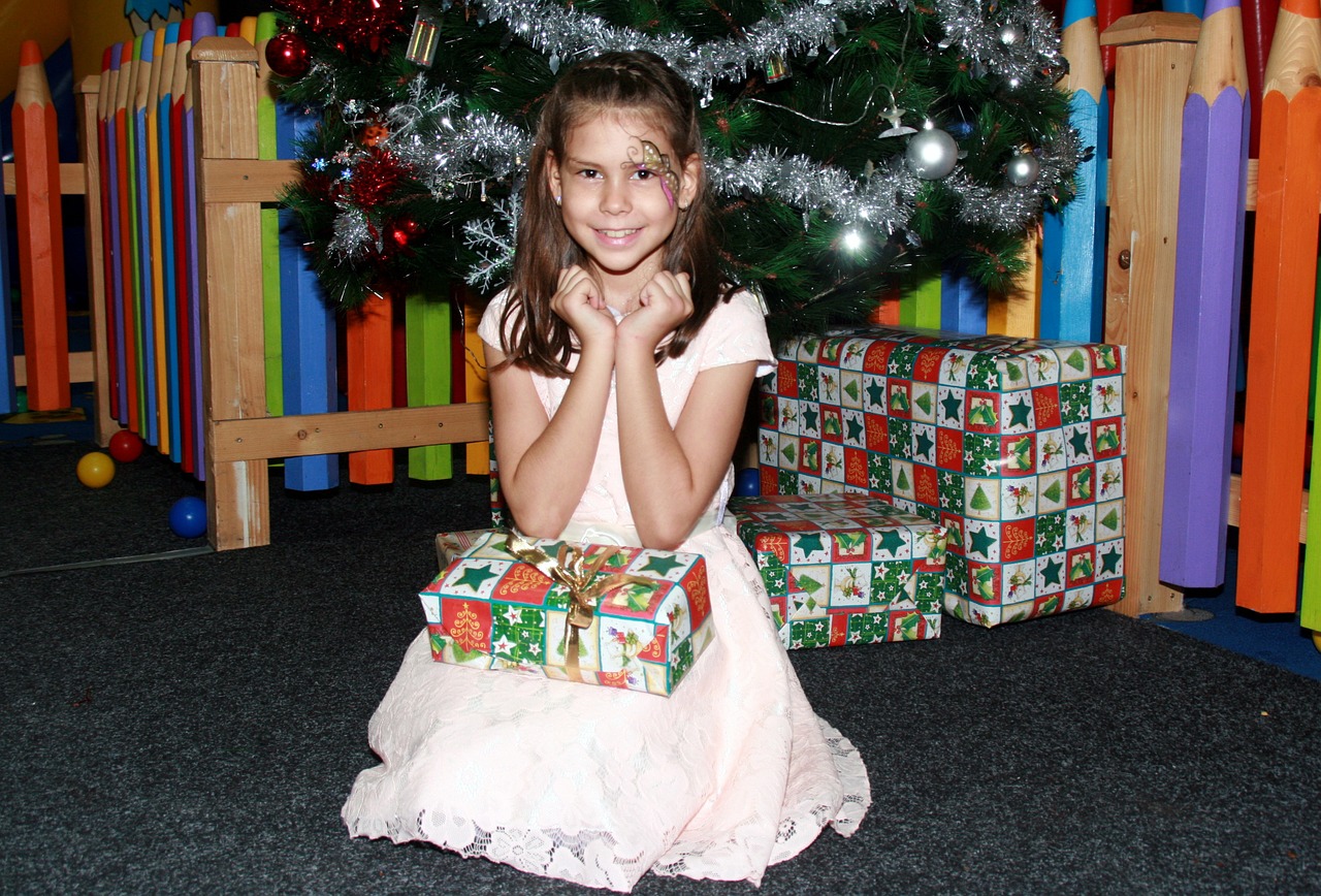 girl gift christmas tree free photo