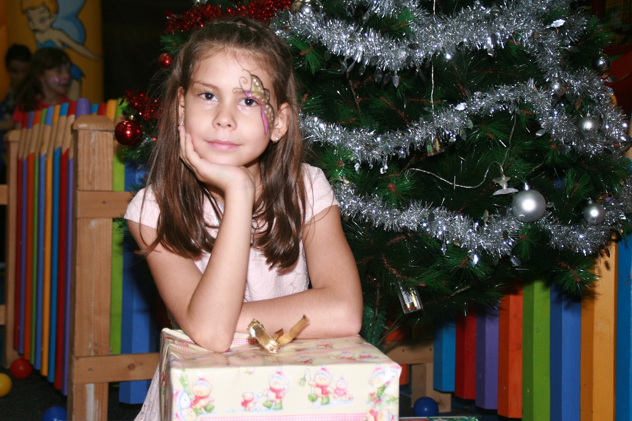 girl gift christmas tree free photo