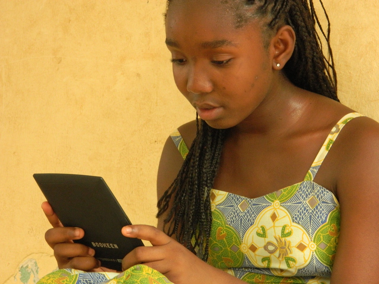 girl mali reading free photo