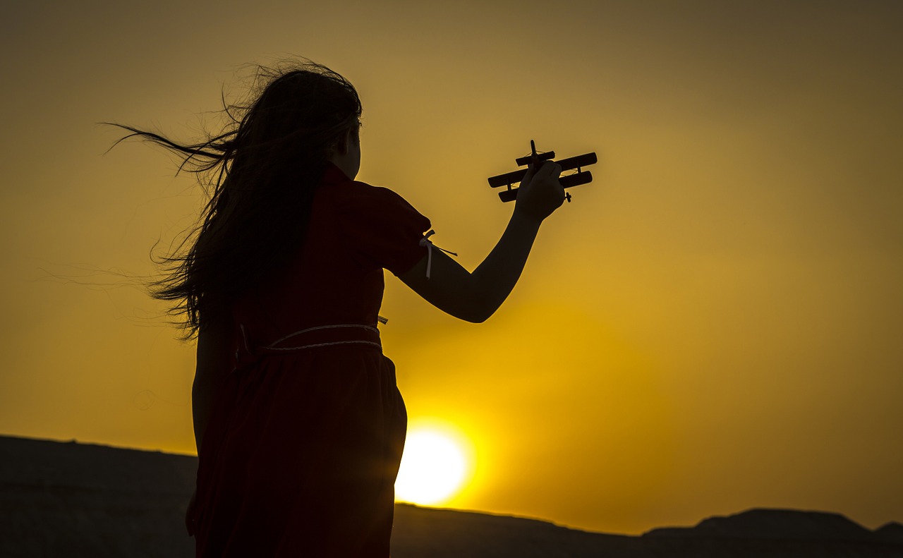 airplane toy girl free photo