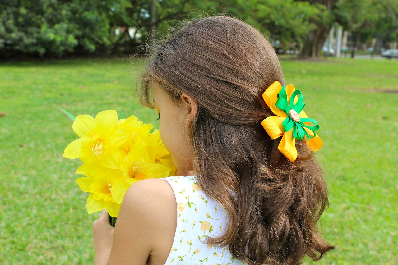 girl flowers cute free photo