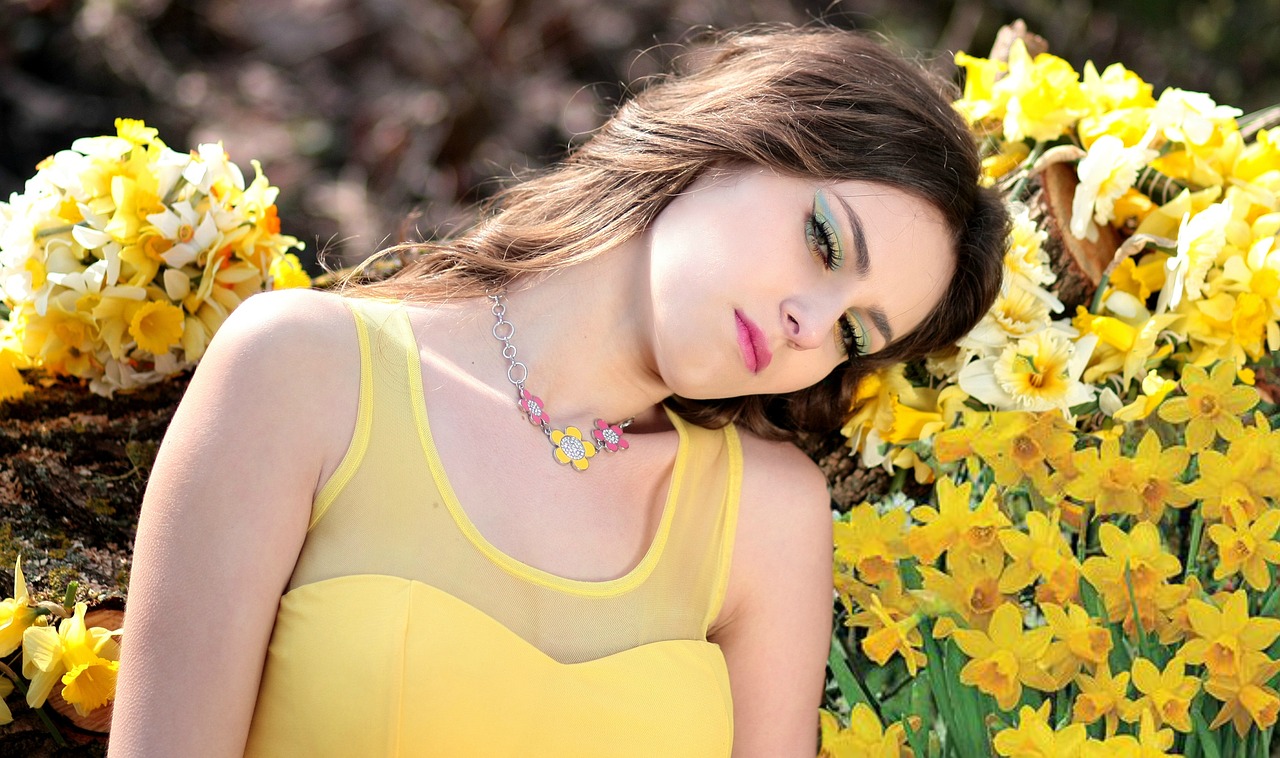 girl daffodil yellow free photo