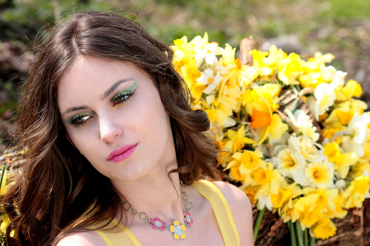 girl daffodil yellow free photo