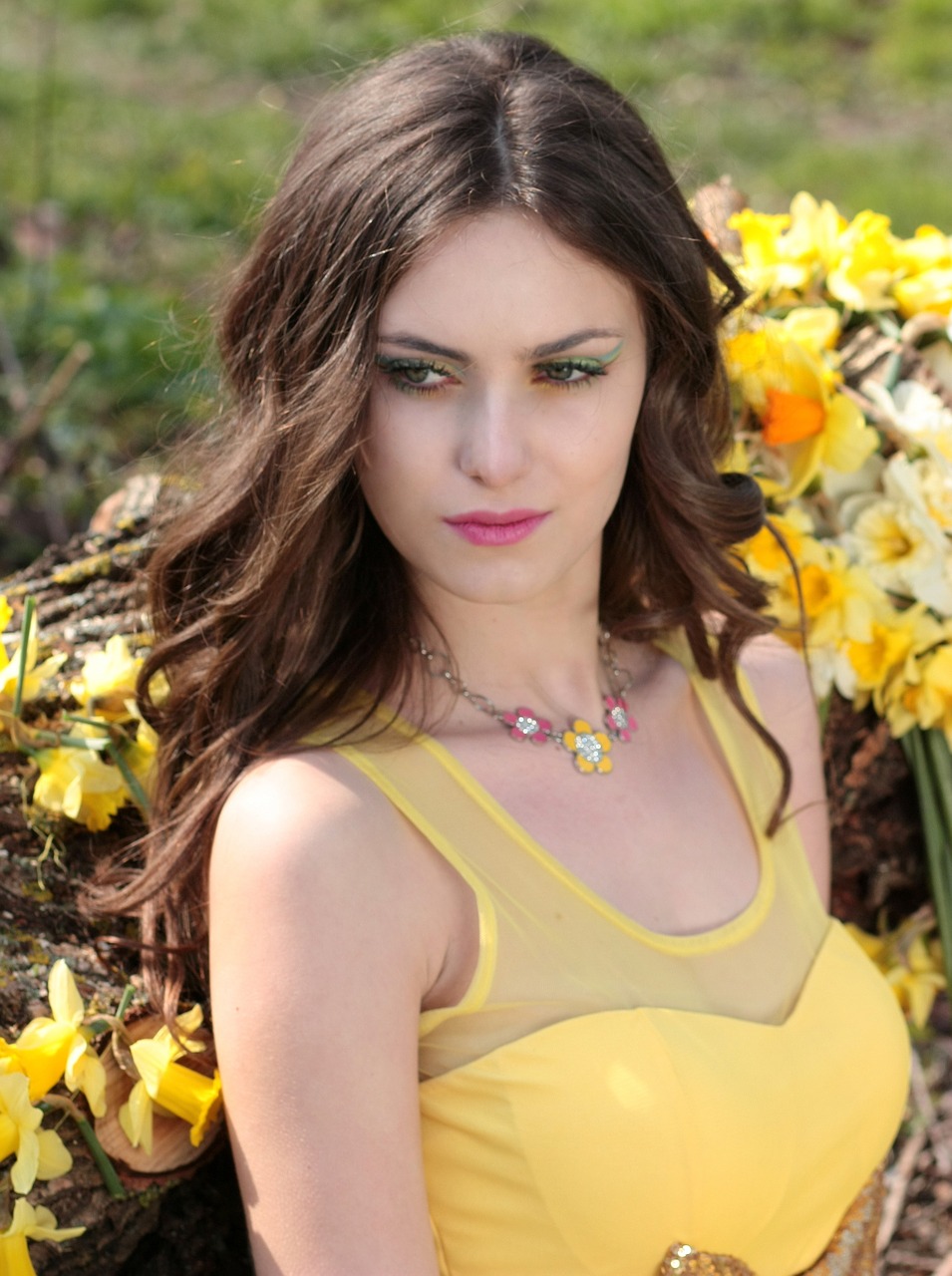 girl daffodil yellow free photo