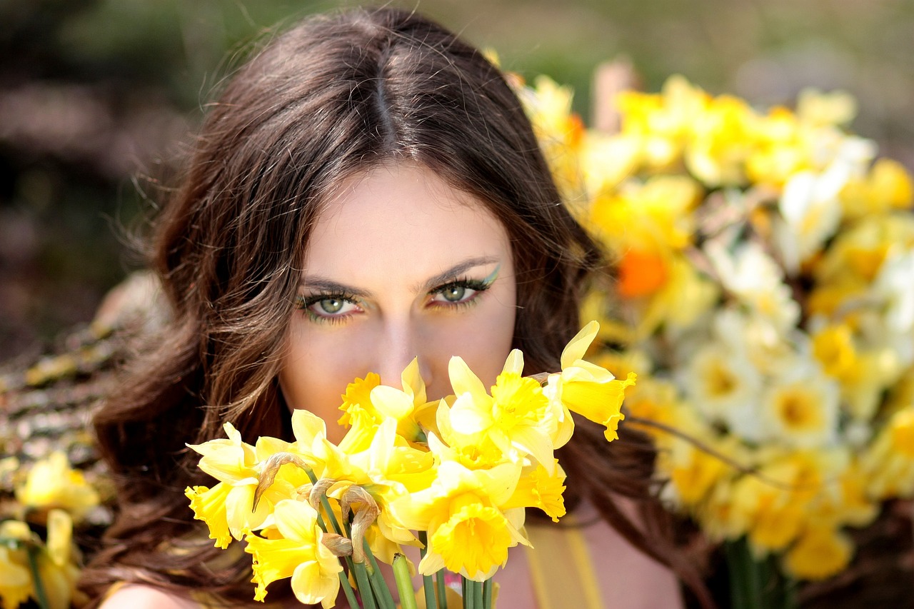 girl daffodil yellow free photo