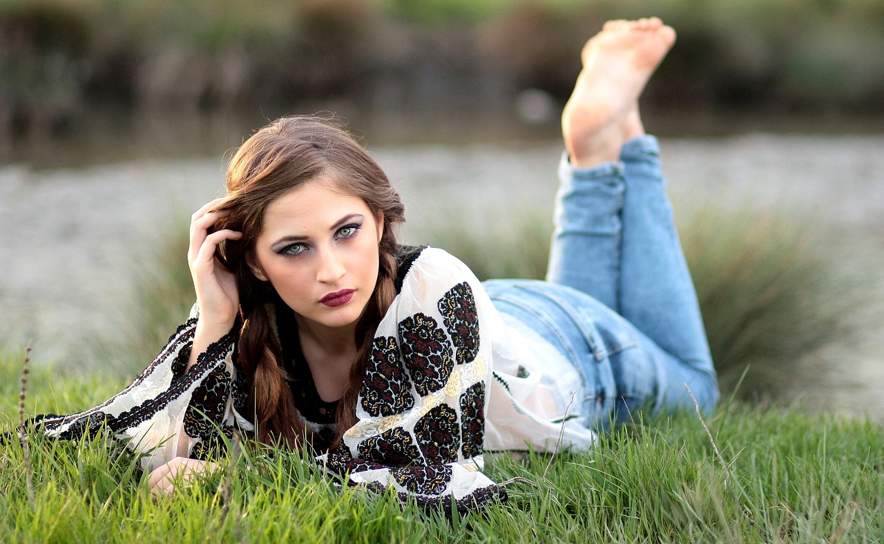 girl rustic grass free photo