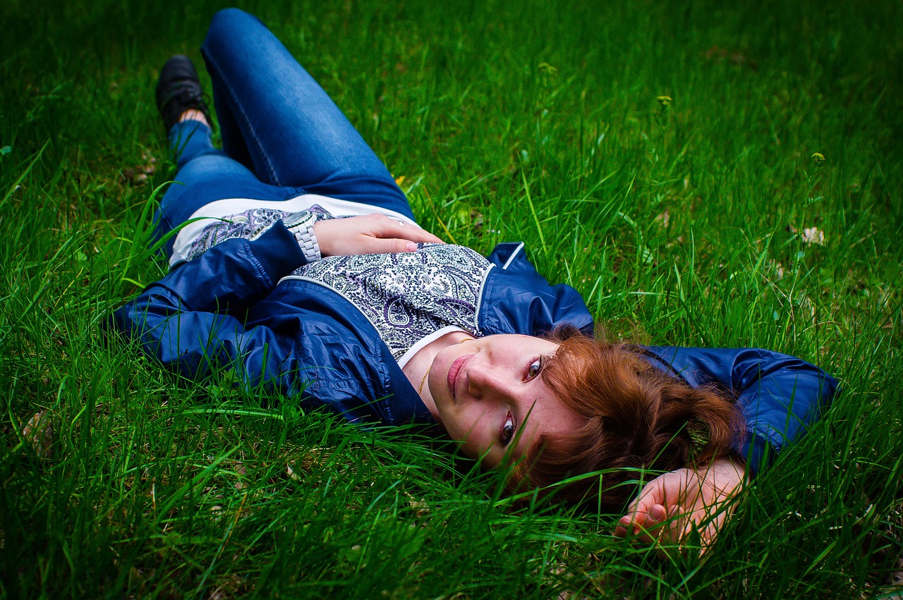 girl girl in the grass portrait free photo