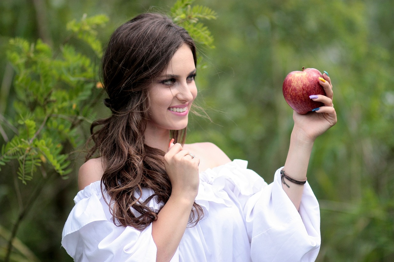 girl march snow white free photo