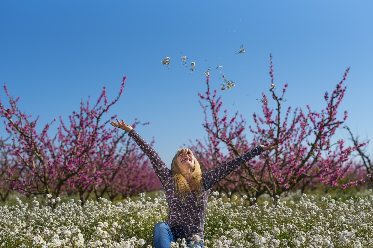 girl flowers rosa free photo