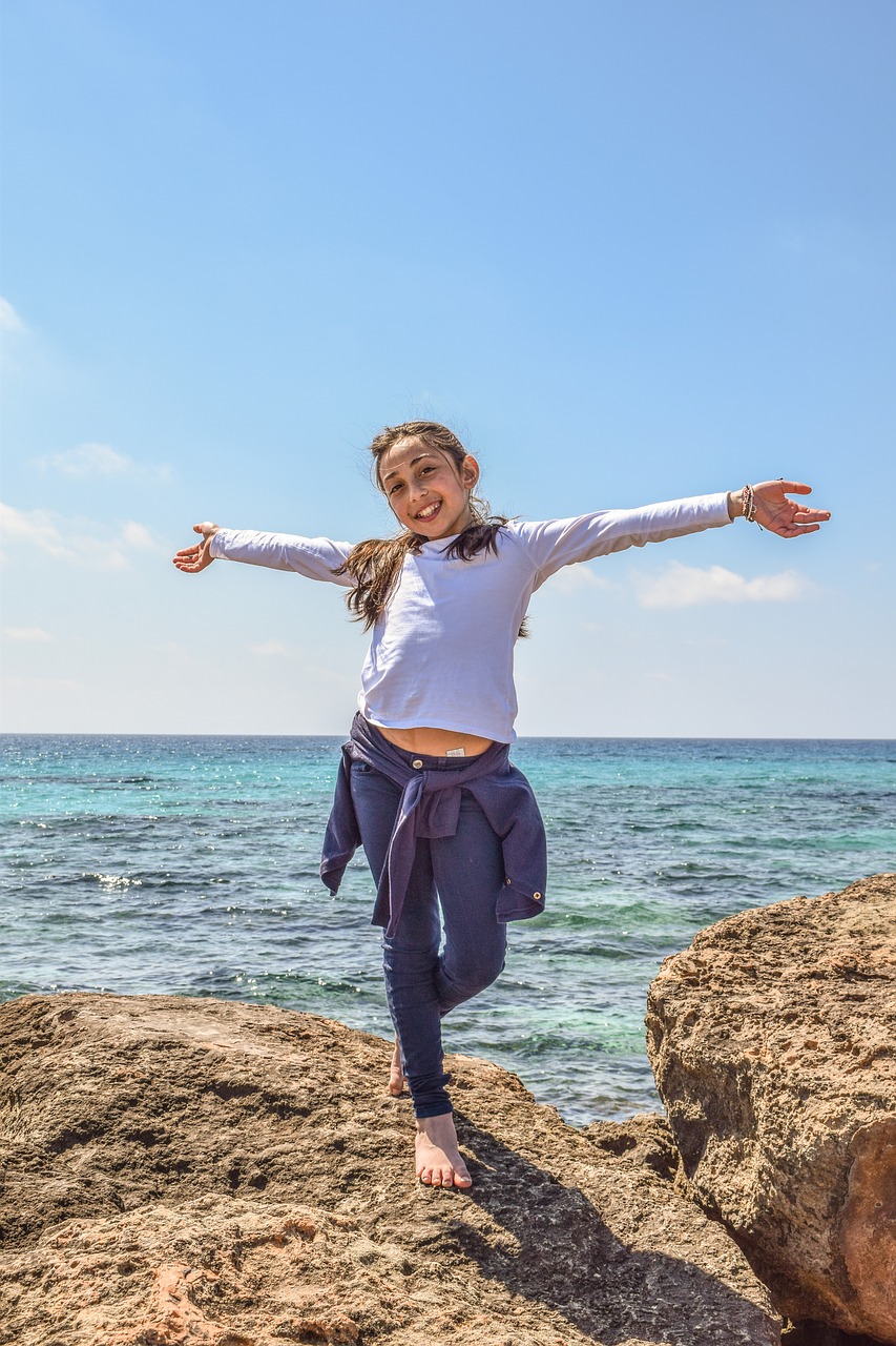 girl sea horizon free photo