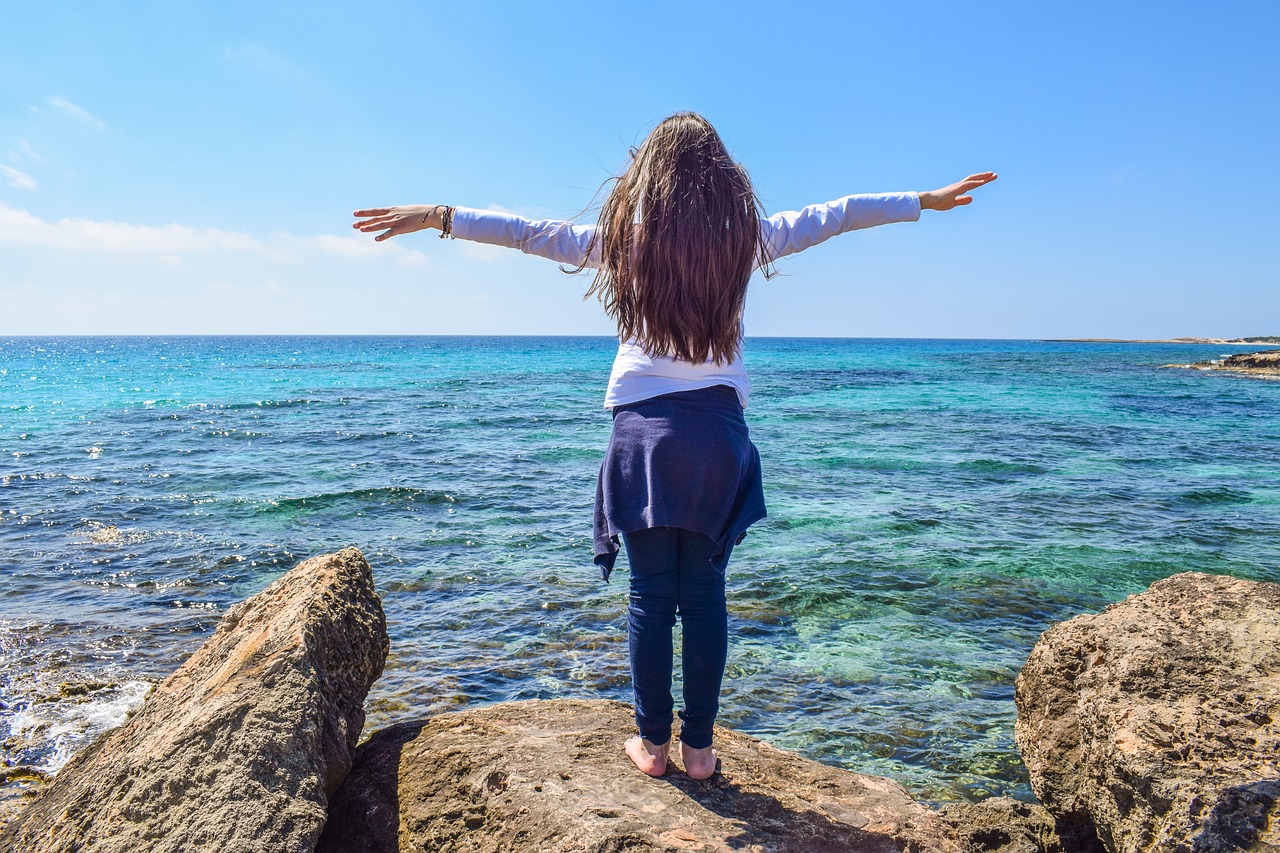 girl sea horizon free photo