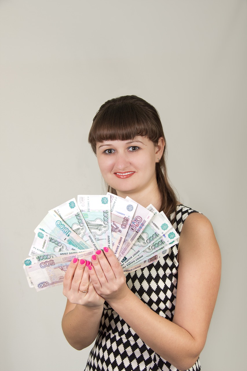 girl money holds free photo