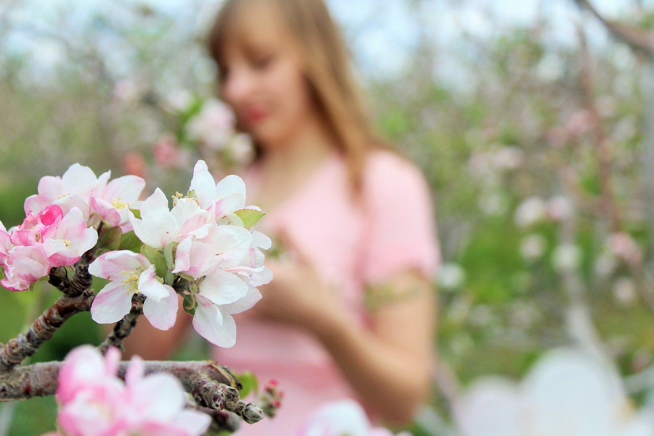 girl portriat flowers free photo