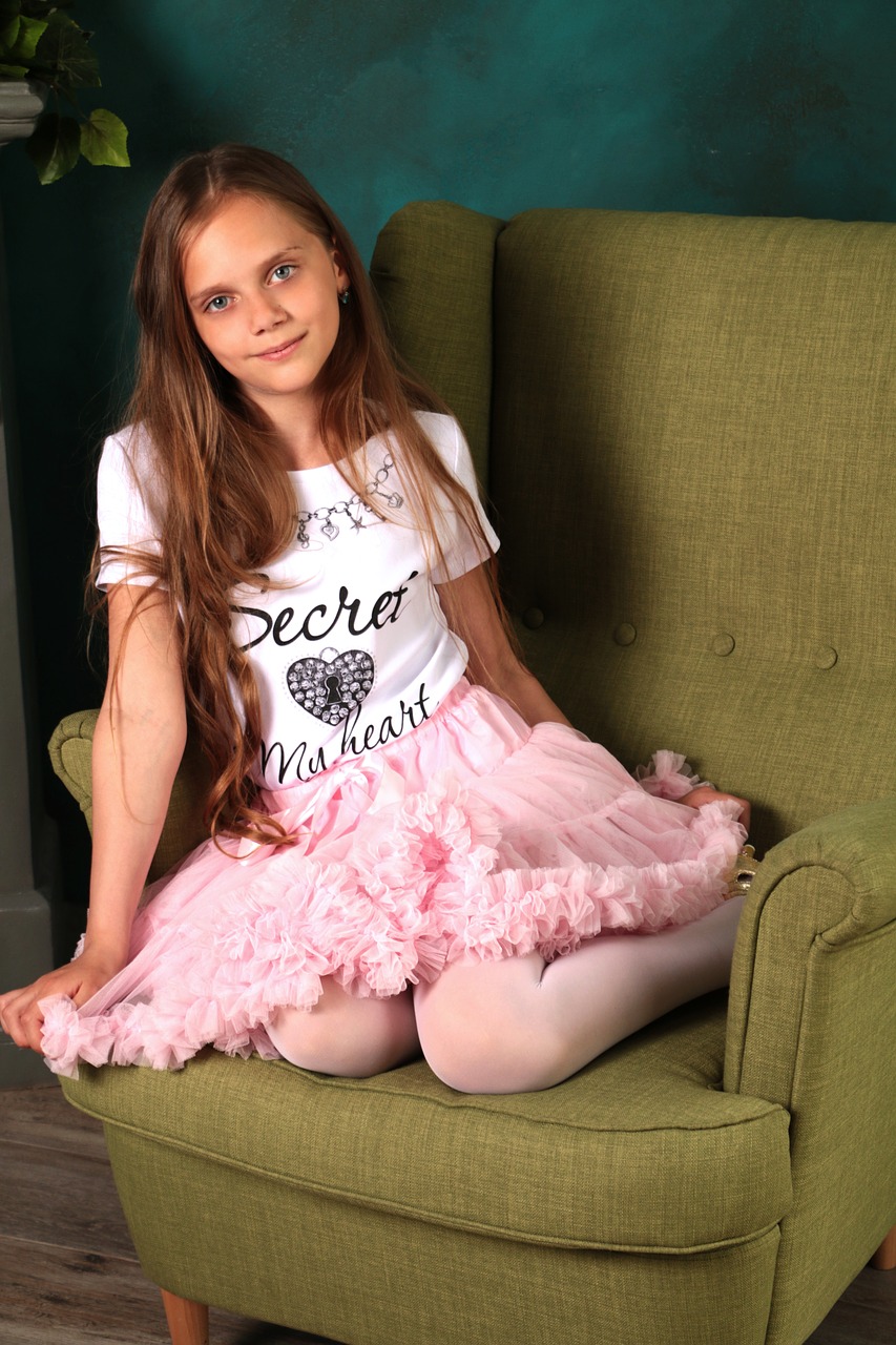 girl model armchair free photo