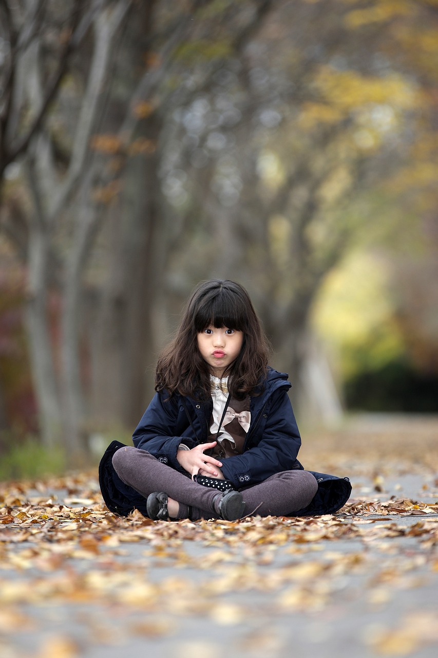 girl yawp late autumn free photo