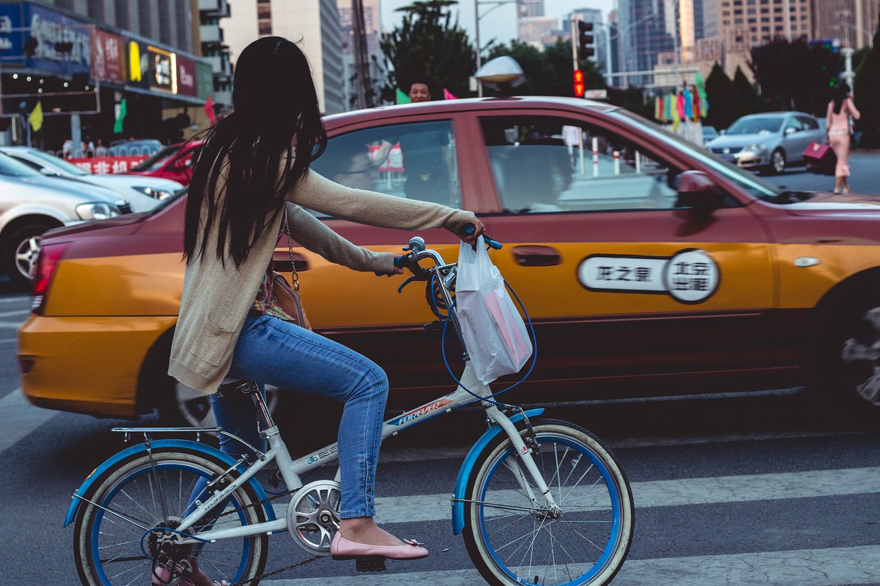 girl cycle taxi free photo