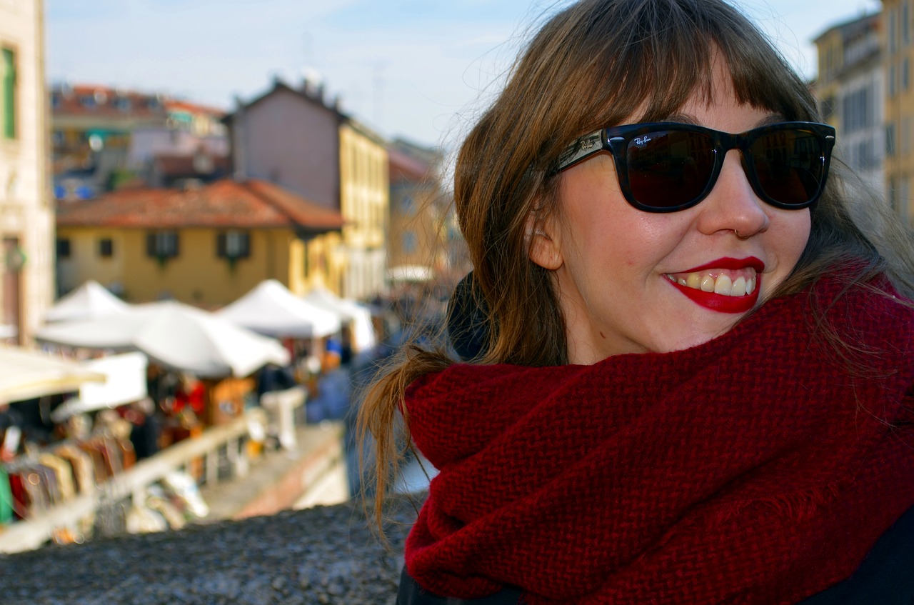 girl milan navigli free photo