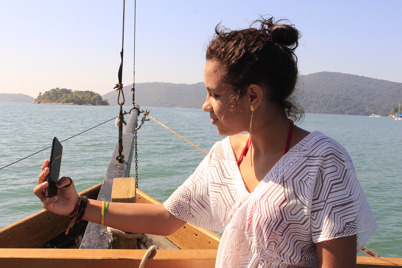 girl  boat  ocean free photo