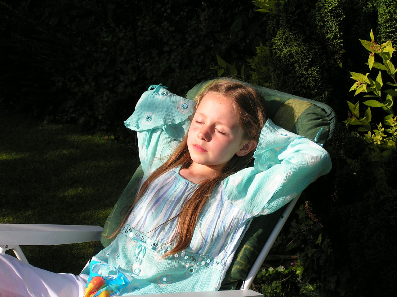 girl child relaxing free photo