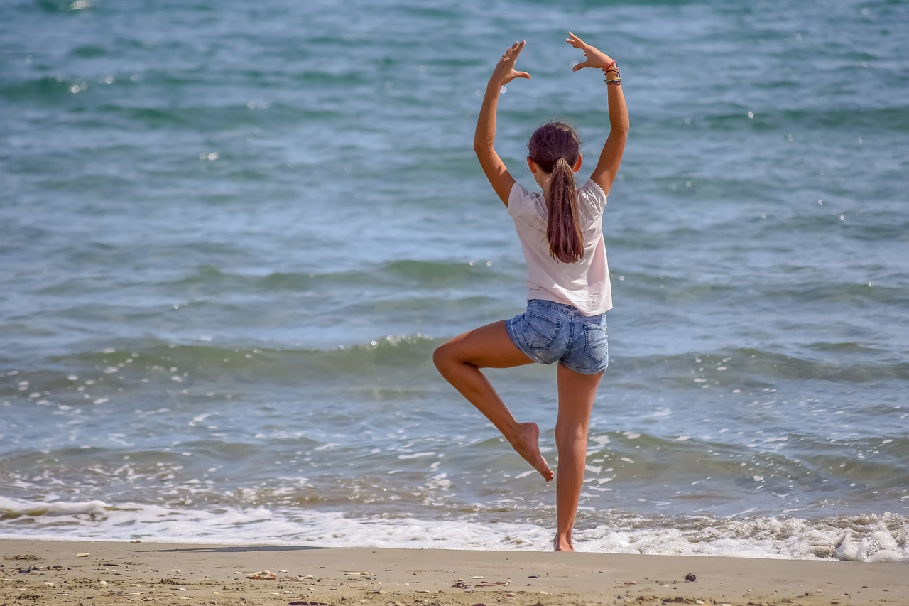 girl  dancing  outdoors free photo