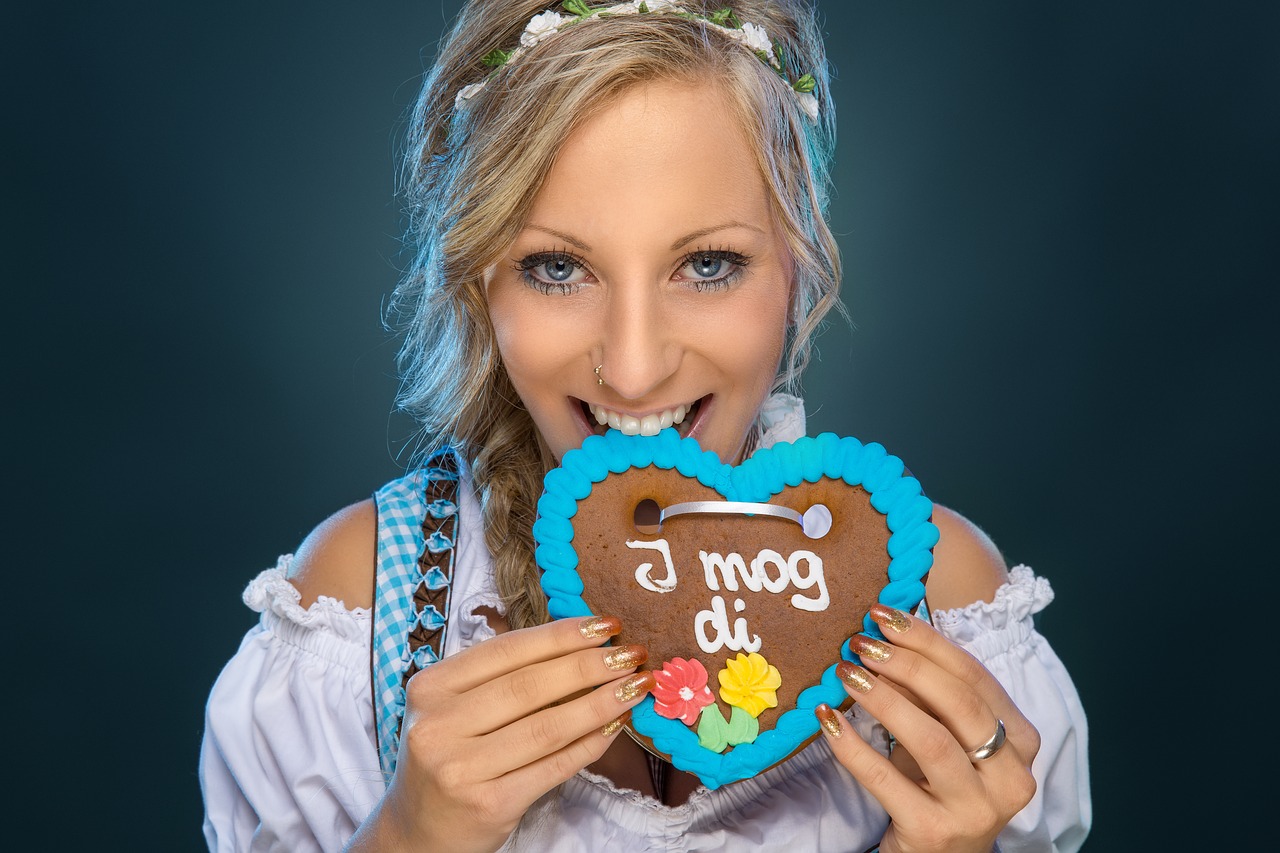 girl  gingerbread  heart free photo