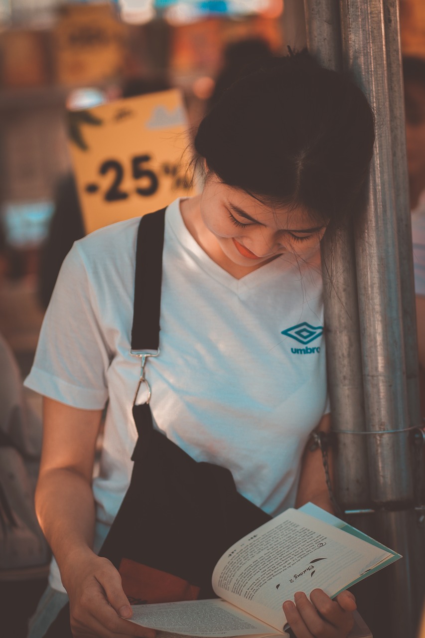 girl  reading  books free photo