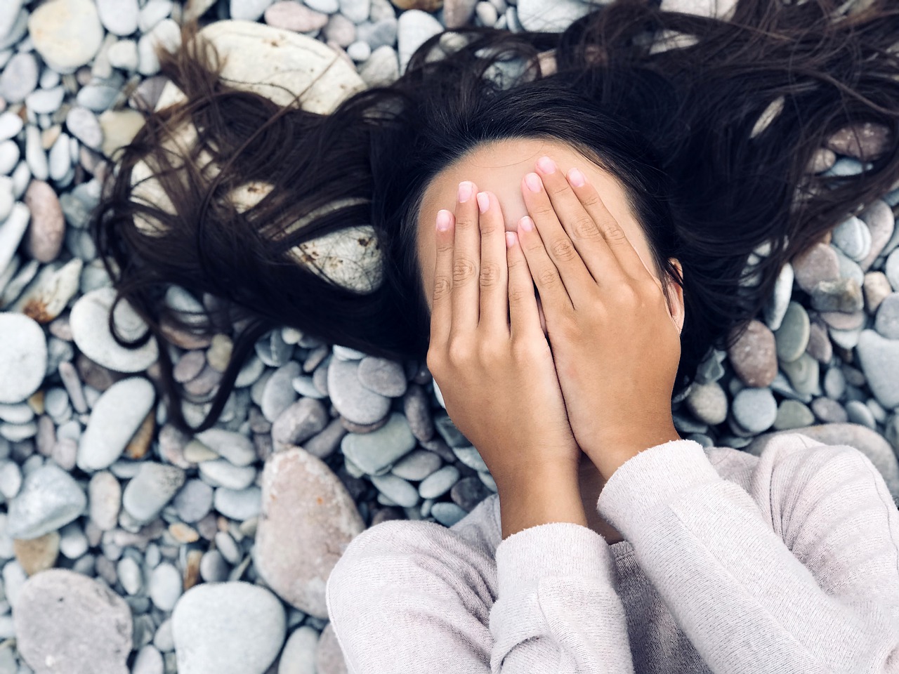 girl  stones  hands free photo