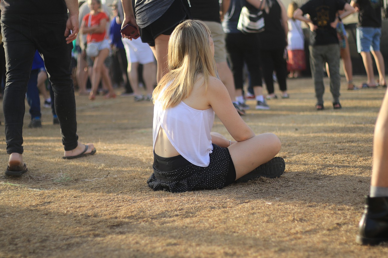 girl  sitting  alone free photo