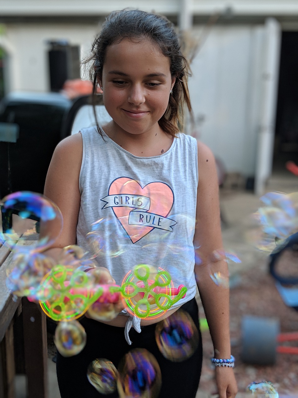 girl  bubbles  child free photo