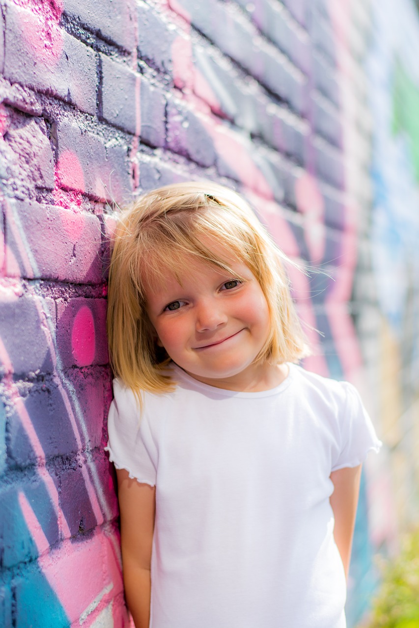 girl wall mural free photo