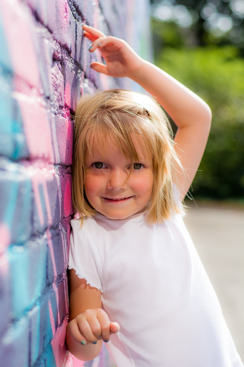 girl wall mural free photo