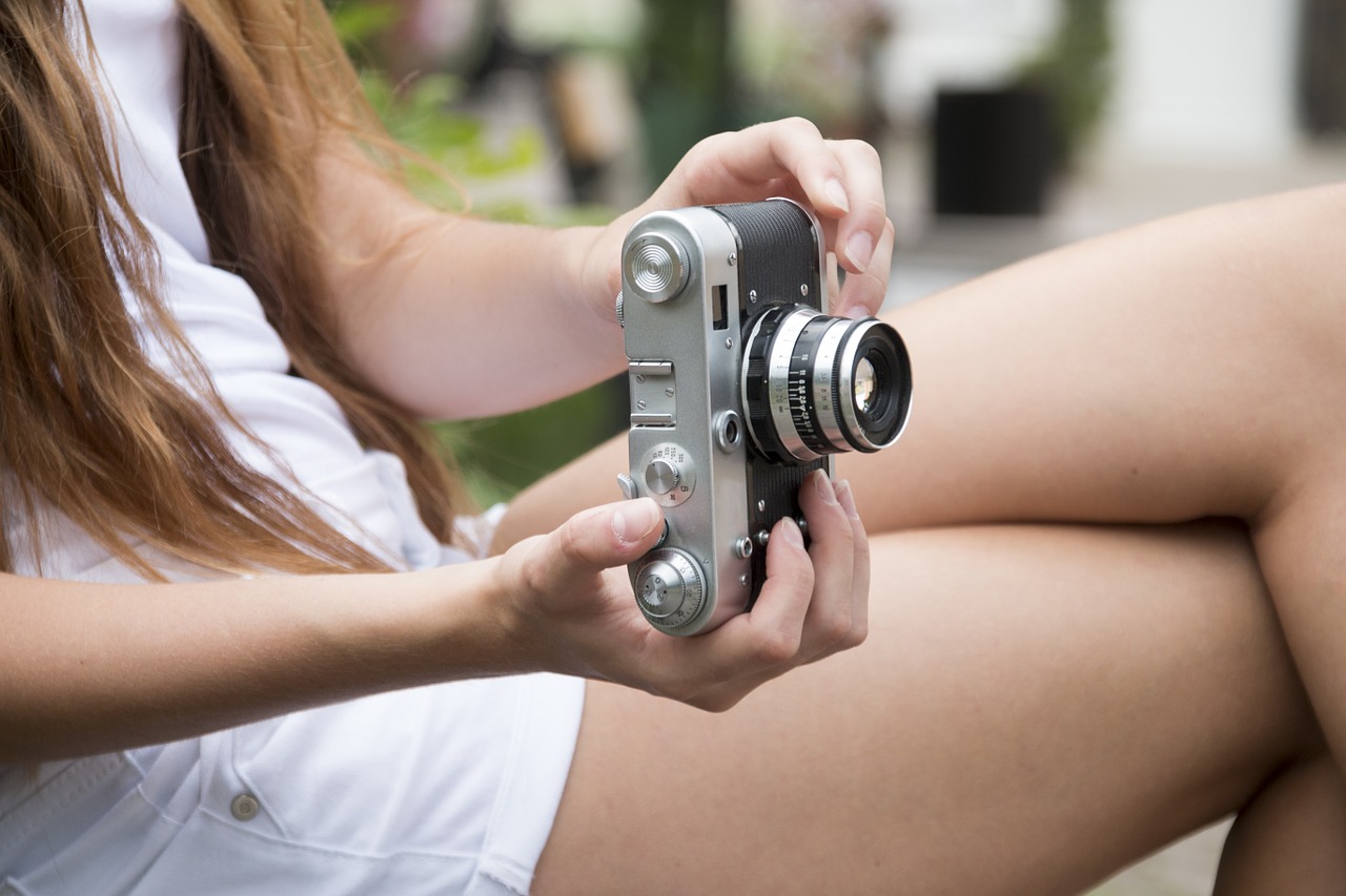 girl camera photographs free photo