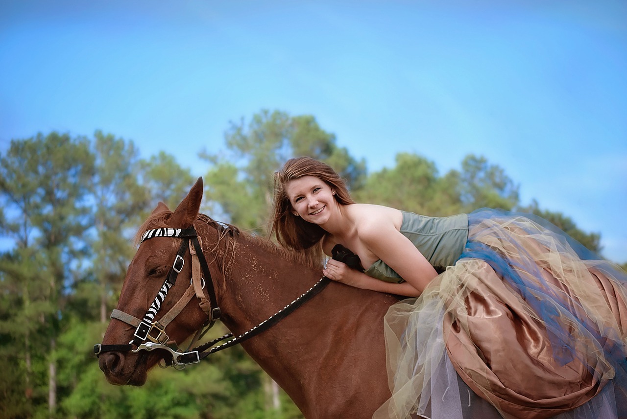 girl horse riding free photo