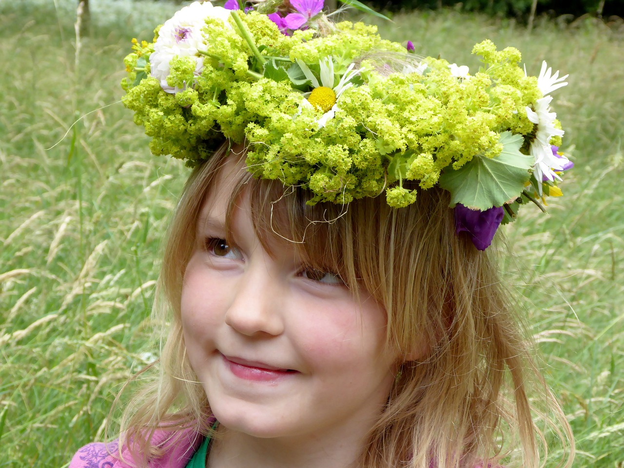 girl queen floral wreath free photo