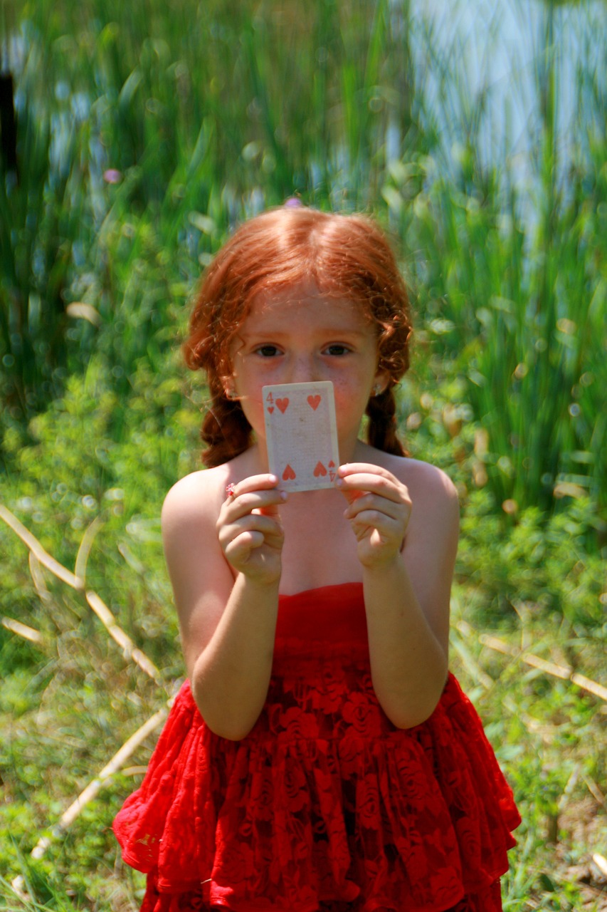 girl red card game free photo