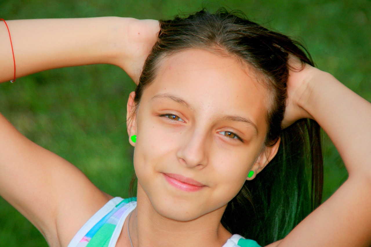 girl portrait green free photo