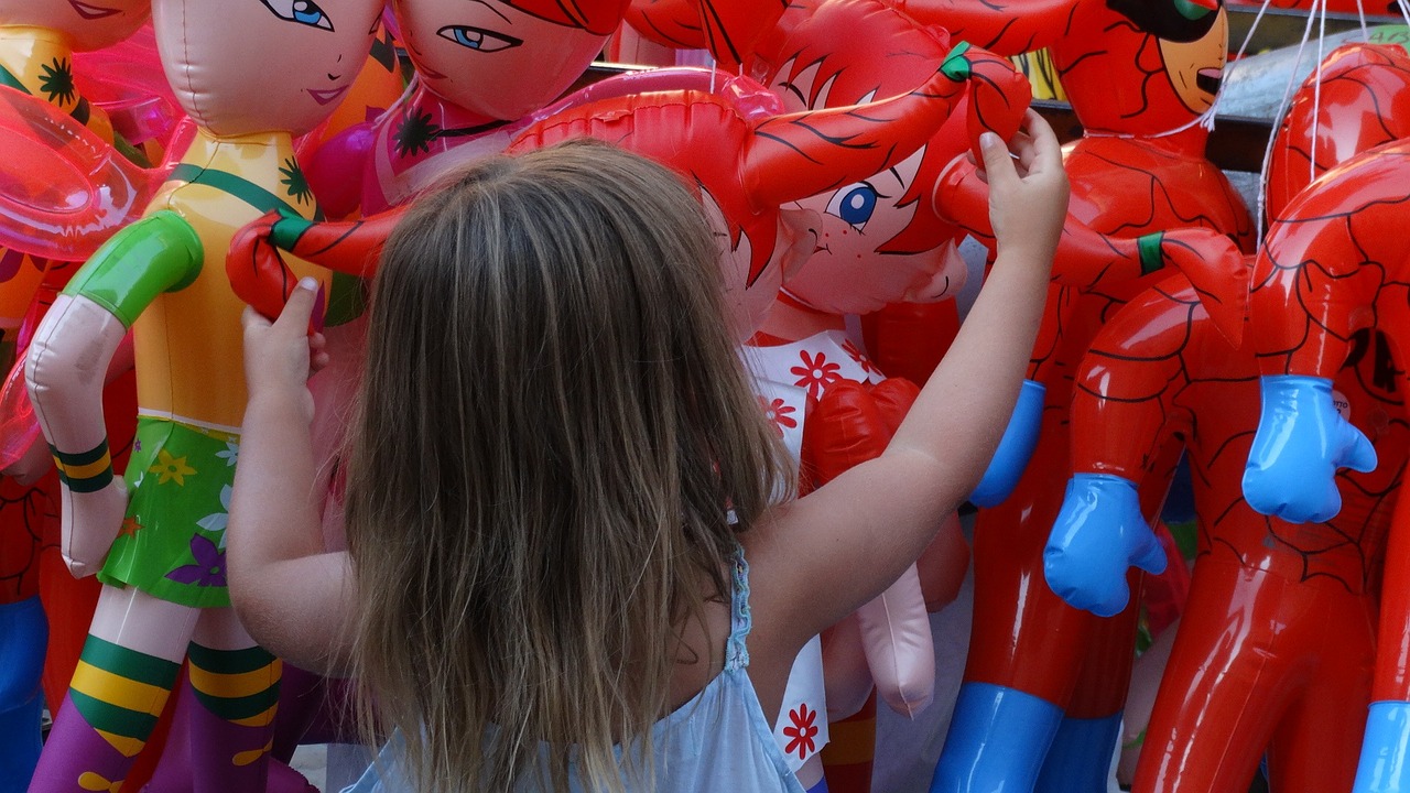 girl balons happiness free photo