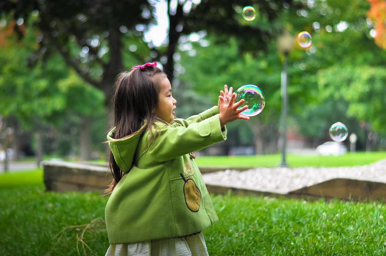 girl child bubbles free photo